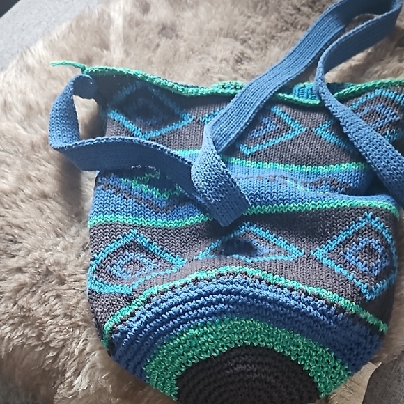 Blue and Green Knitted Shoulder Bag with Bucket Shape and Distinctive Pattern - Picture 2 of 3